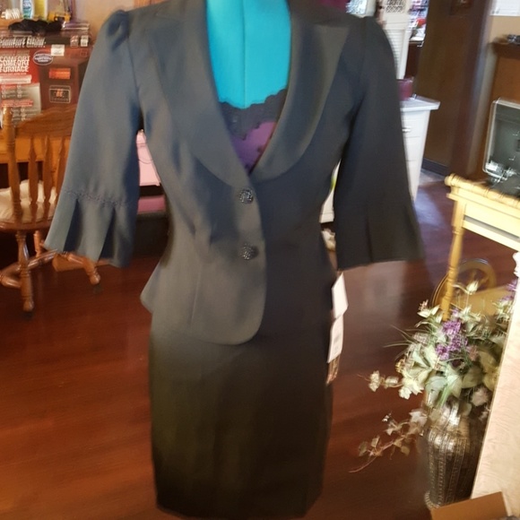 NWT Skirt siut 3 piece set size 3-4 - Picture 2 of 6